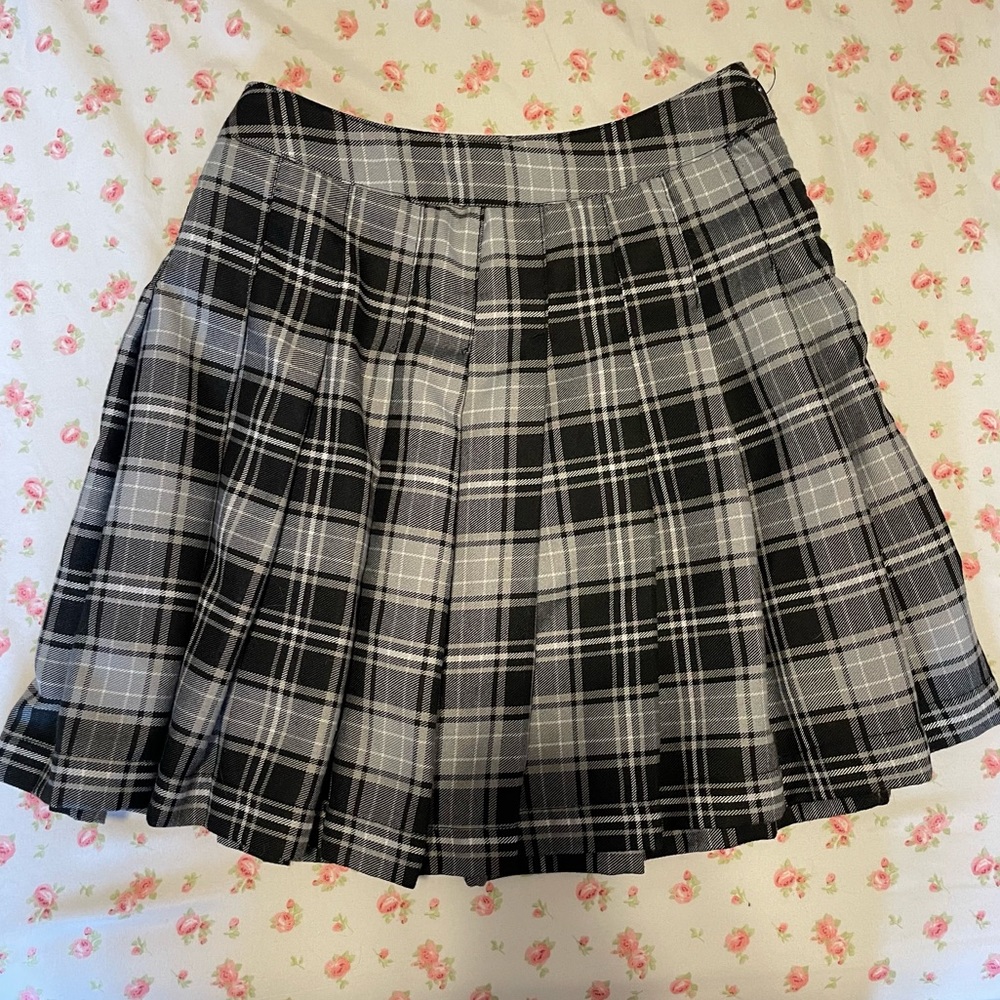 YesStyle black pleated skirt